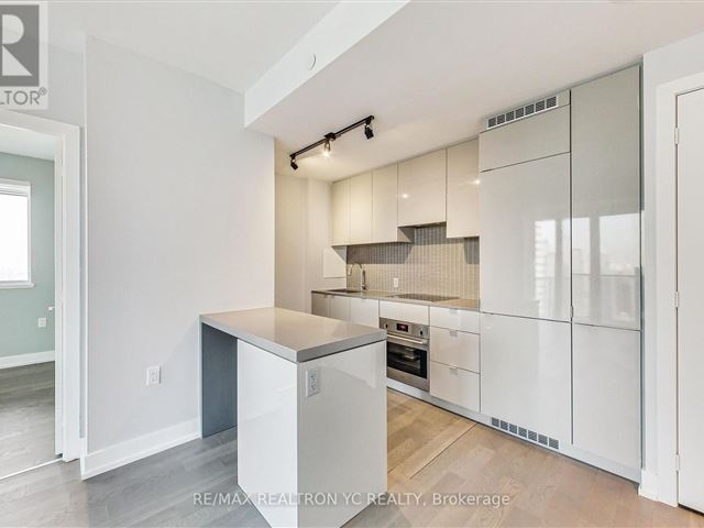 YC Condos - Yonge and College - 4705 7 Grenville Street - photo 3