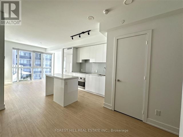 YC Condos - Yonge and College - 906 7 Grenville Street - photo 1