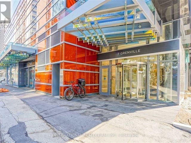 YC Condos - Yonge and College - 3909 7 Grenville Street - photo 2