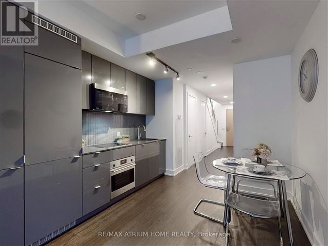 YC Condos - Yonge and College - 508 7 Grenville Street - photo 3