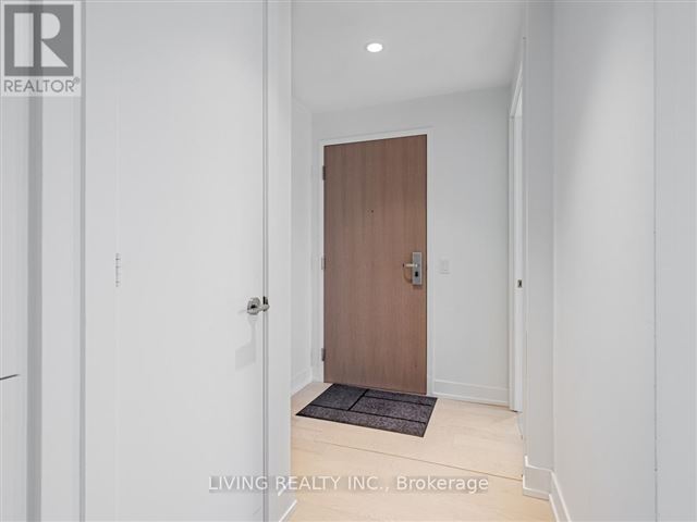 YC Condos - Yonge and College - 3505 7 Grenville Street - photo 2