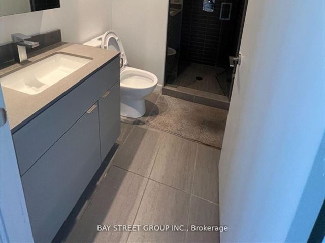 YC Condos - Yonge and College - 1713 7 Grenville Street - photo 3