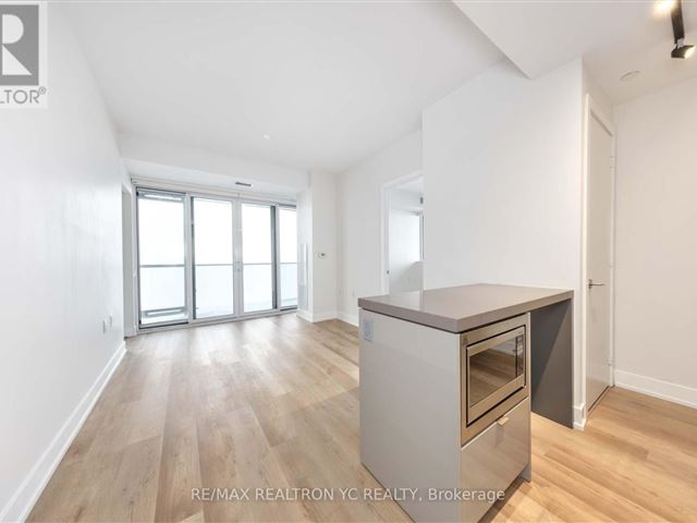 YC Condos - Yonge and College - 4705 7 Grenville Street - photo 3