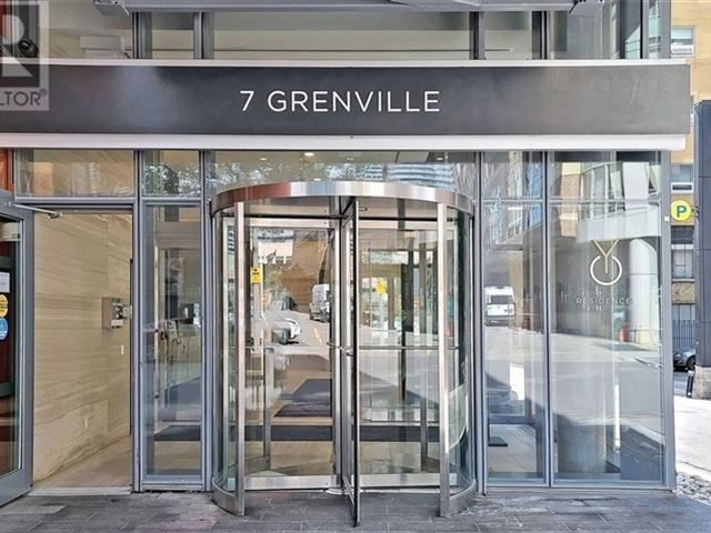 YC Condos - Yonge and College - 5808 7 Grenville Street - photo 3