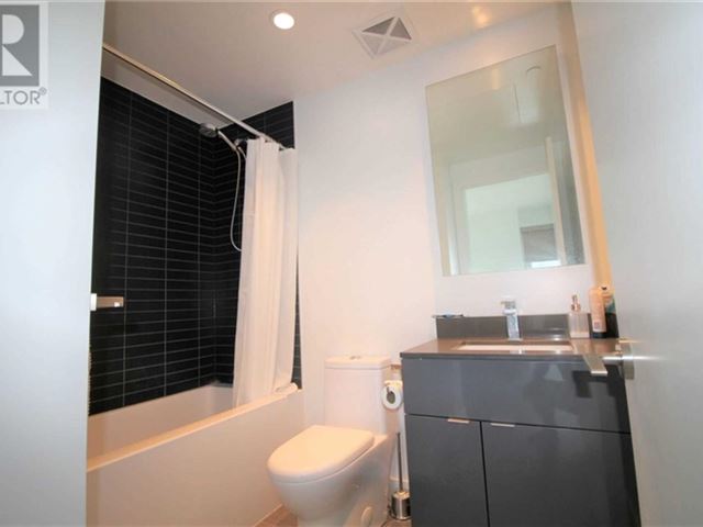 YC Condos - Yonge and College - 2211 7 Grenville Street - photo 3