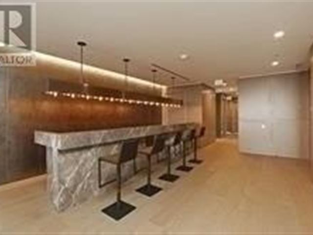 YC Condos - Yonge and College - 702 7 Grenville Street - photo 2