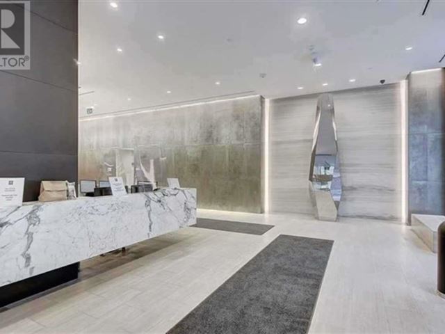 YC Condos - Yonge and College - 1707 7 Grenville Street - photo 2