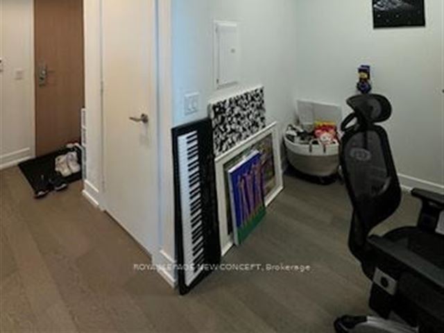 YC Condos - Yonge and College - 4209 7 Grenville Street - photo 3