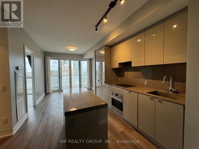 YC Condos - Yonge and College - 2606 7 Grenville Street - photo 2