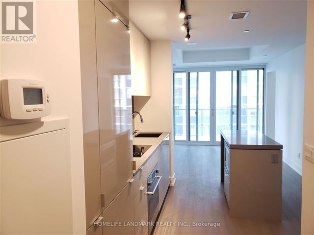 YC Condos - Yonge and College - 910 7 Grenville Street - photo 2