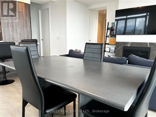 YC Condos - Yonge and College - 6010 7 Grenville Street - photo 2