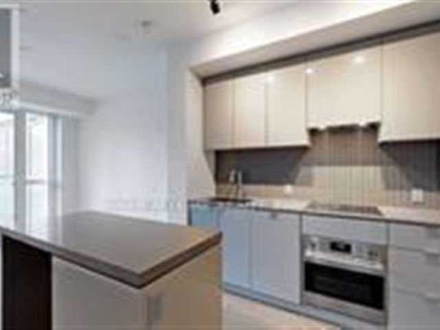 YC Condos - Yonge and College - 813 7 Grenville Street - photo 2