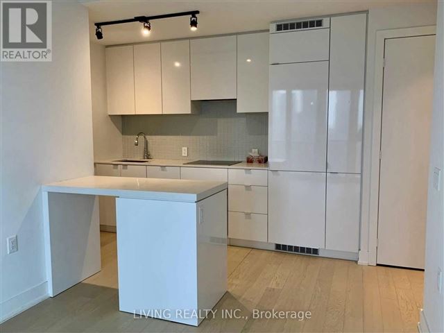 YC Condos - Yonge and College - 3505 7 Grenville Street - photo 3