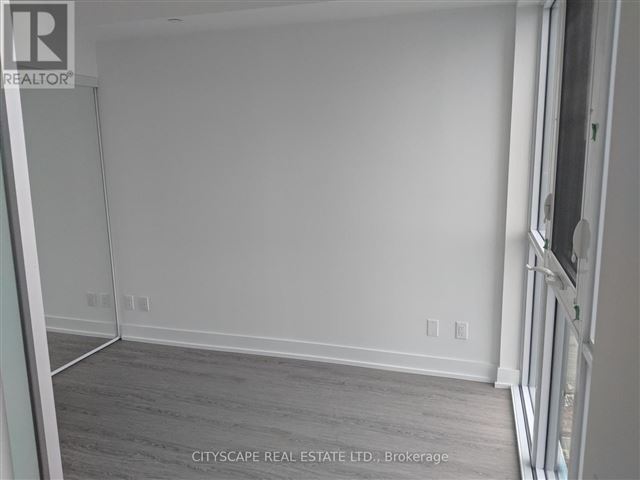 YC Condos - Yonge and College - 5709 7 Grenville Street - photo 2