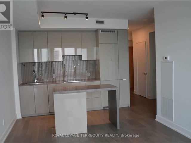 YC Condos - Yonge and College - 3409 7 Grenville Street - photo 3