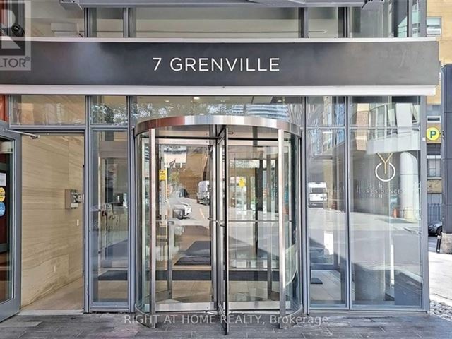 YC Condos - Yonge and College - 512 7 Grenville Street - photo 3