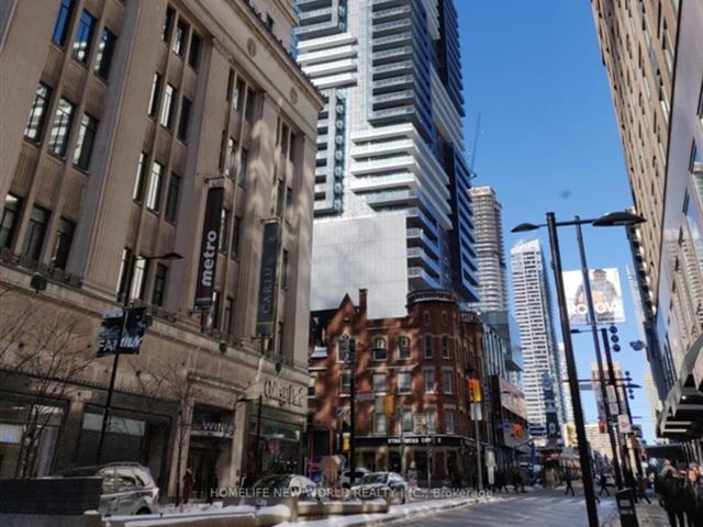 YC Condos - Yonge and College - 4005 7 Grenville Street - photo 2