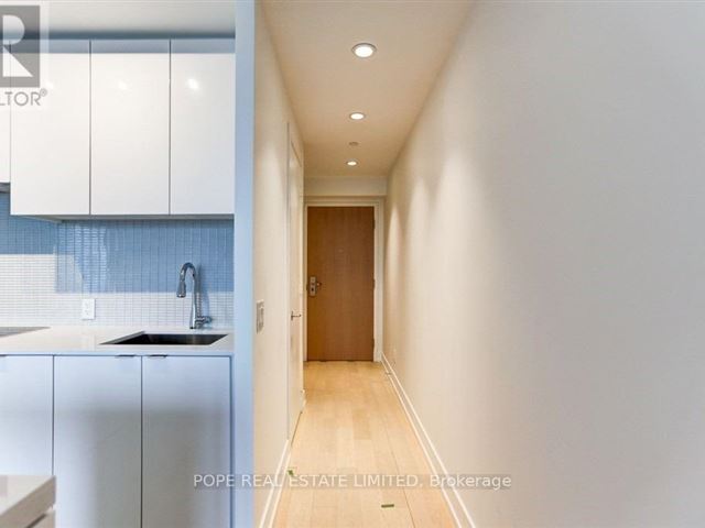 YC Condos - Yonge and College - 2112 7 Grenville Street - photo 3