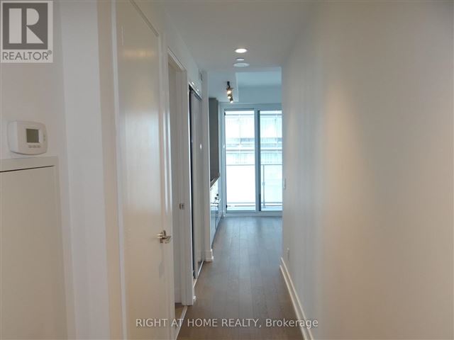 YC Condos - Yonge and College - 4602 7 Grenville Street - photo 3