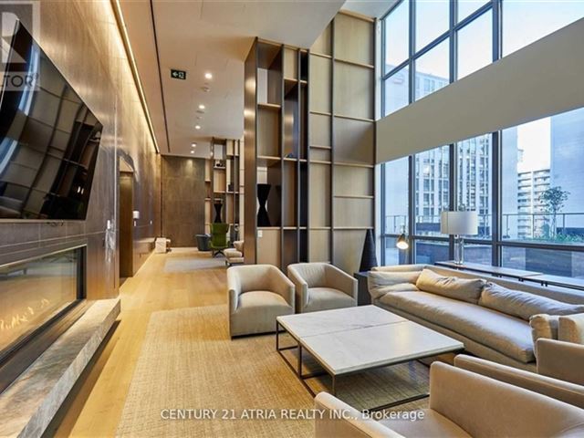 YC Condos - Yonge and College - 3203 7 Grenville Street - photo 2