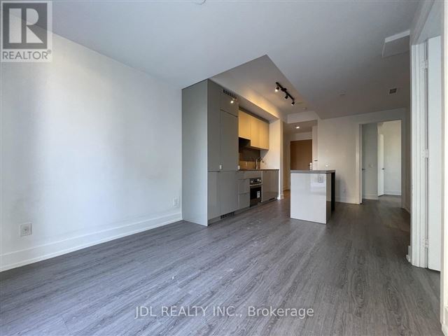 YC Condos - Yonge and College - 905 7 Grenville Street - photo 2