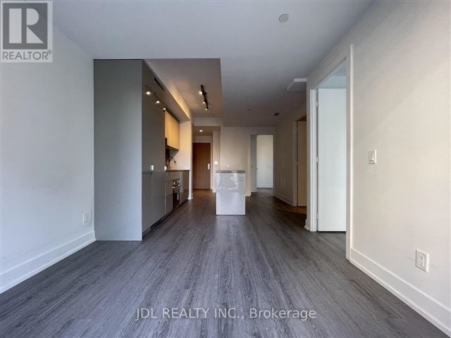 YC Condos - Yonge and College - 905 7 Grenville Street - photo 3