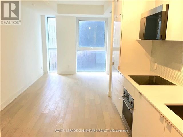 YC Condos - Yonge and College - 517 7 Grenville Street - photo 2