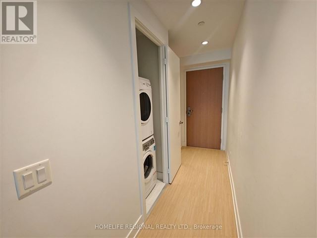 YC Condos - Yonge and College - 3112 7 Grenville Street - photo 3