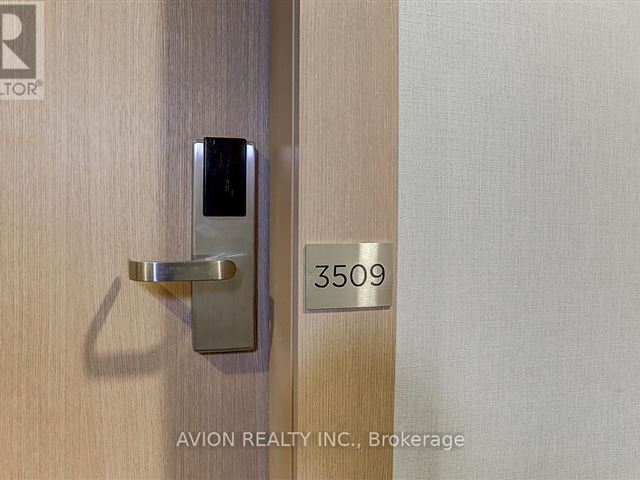 YC Condos - Yonge and College - 3509 7 Grenville Street - photo 2