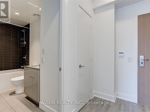 YC Condos - Yonge and College - 3509 7 Grenville Street - photo 3