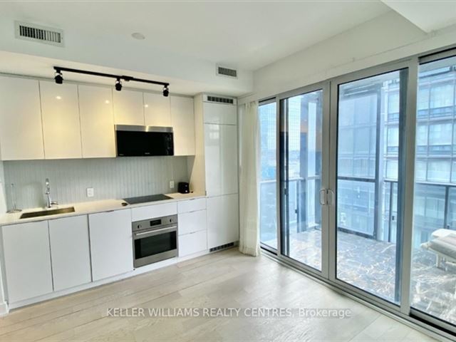 YC Condos - Yonge and College - 2602 7 Grenville Street - photo 3