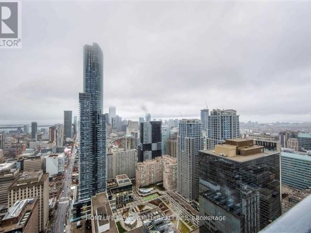 YC Condos - Yonge and College - 4010 7 Grenville Street - photo 2