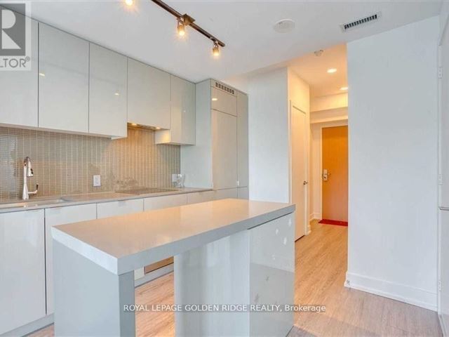 YC Condos - Yonge and College - 5701 7 Grenville Street - photo 2