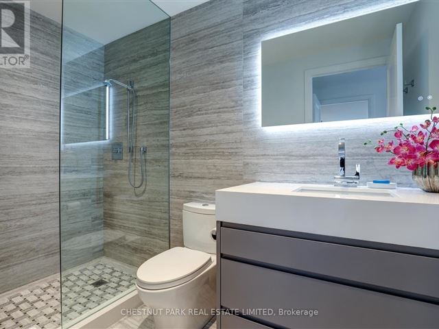 The Republic South Tower - 620 70 Roehampton Avenue - photo 2