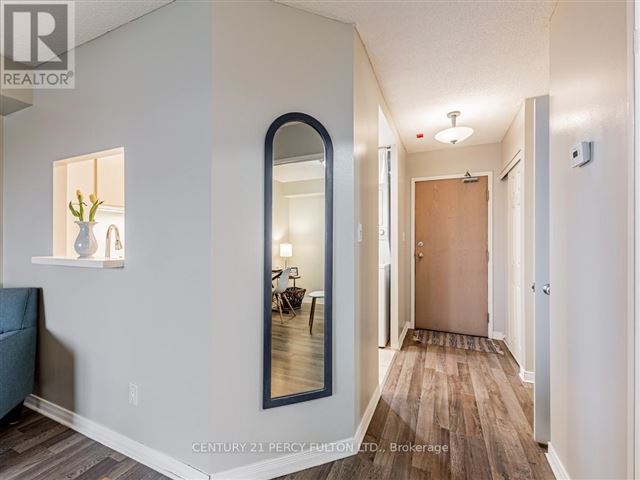 The Waldorf - 514 711 Rossland Road East - photo 2