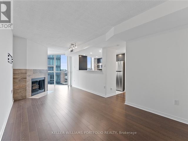 The Summit 3 - 1113 725 King Street West - photo 2