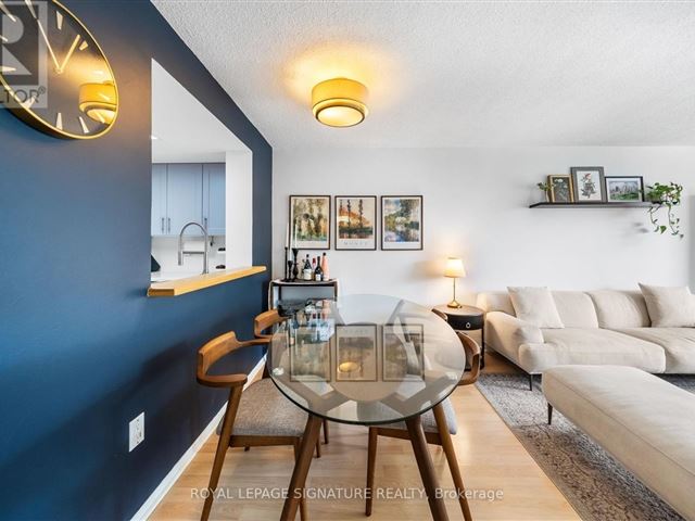 The Summit 3 - 204 725 King Street West - photo 2