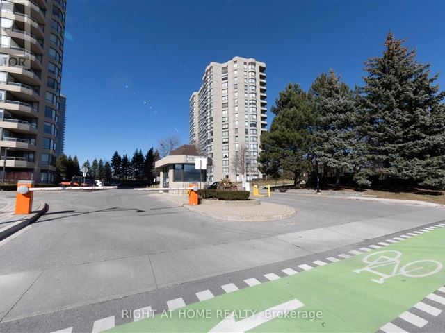 7460 Bathurst - 208 7460 Bathurst Street - photo 2