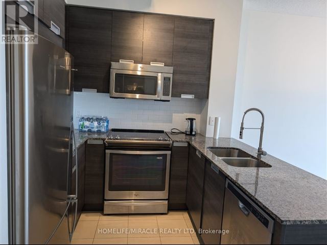 Crystal - 606 55 Eglinton Avenue West - photo 2