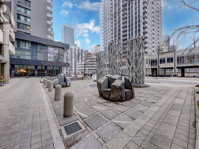 The Penrose - 709 750 Bay Street - photo 2