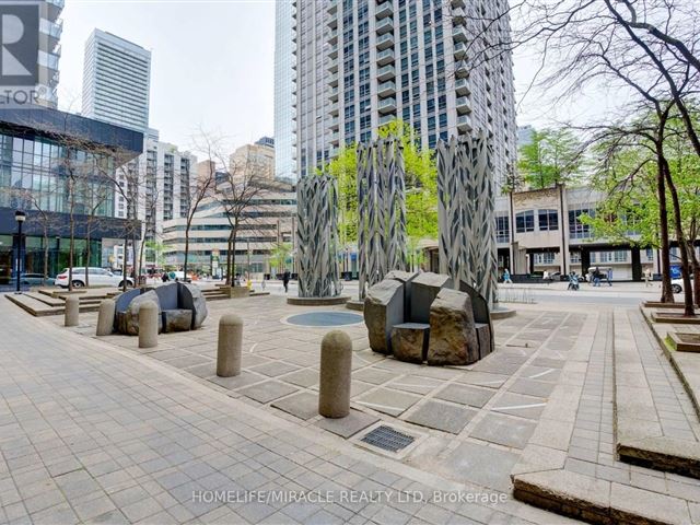 The Penrose - 2705 750 Bay Street - photo 2