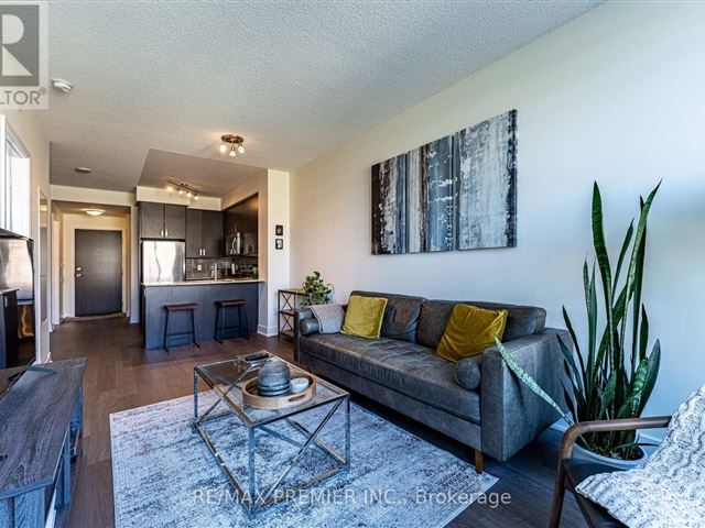 Minto WaterGarden - 402 7608 Yonge Street - photo 1