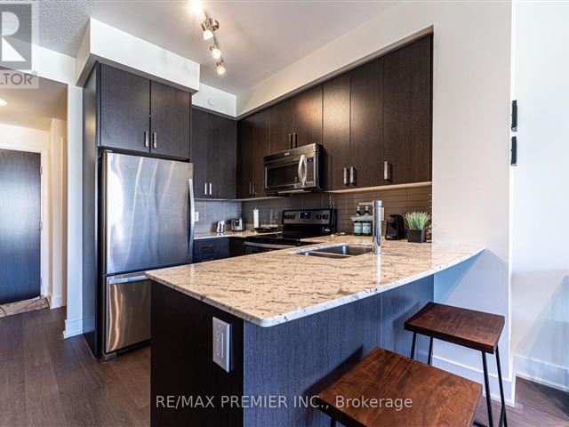 Minto WaterGarden - 402 7608 Yonge Street - photo 3