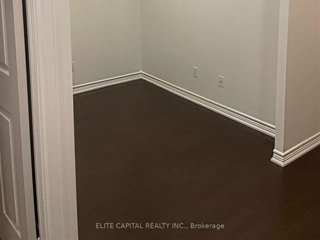 College Park South Tower - 811 761 Bay Street - photo 2