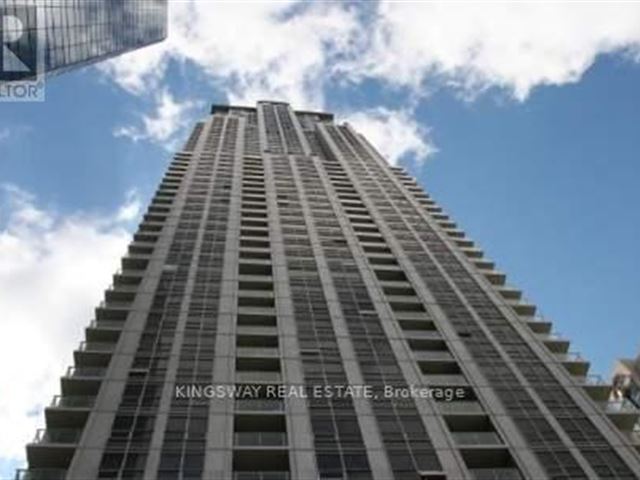 College Park South Tower - 2913 761 Bay Street - photo 1