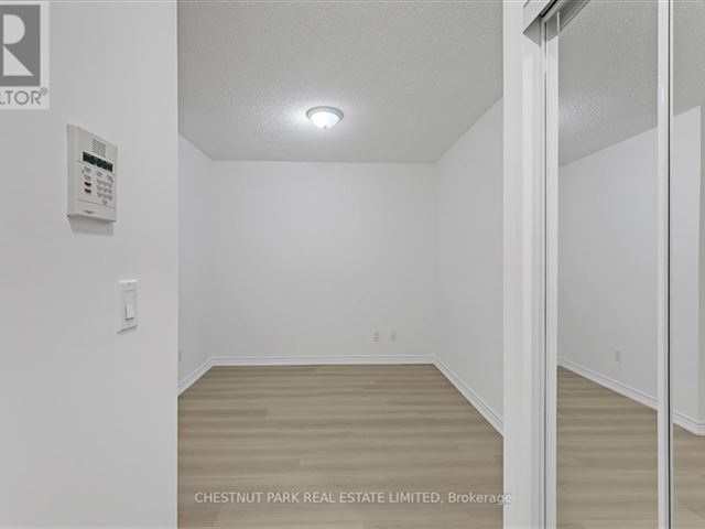 College Park South Tower - 1503 761 Bay Street - photo 3