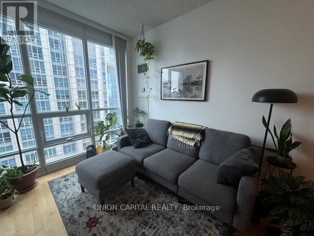 College Park South Tower - 3613 761 Bay Street - photo 2