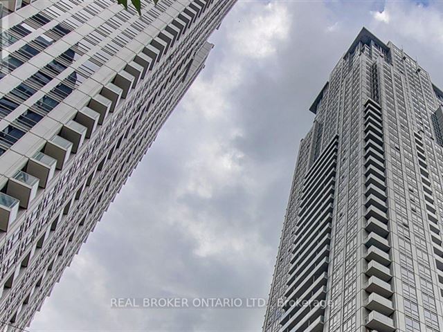 College Park South Tower - 4412 761 Bay Street - photo 2