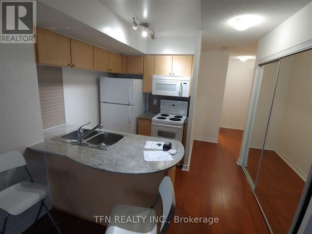 College Park North Tower - 1214 763 Bay Street - photo 2