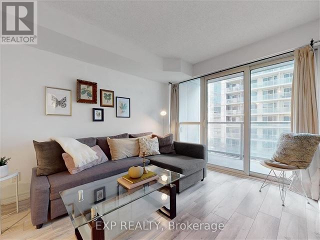 College Park North Tower - 608 763 Bay Street - photo 1
